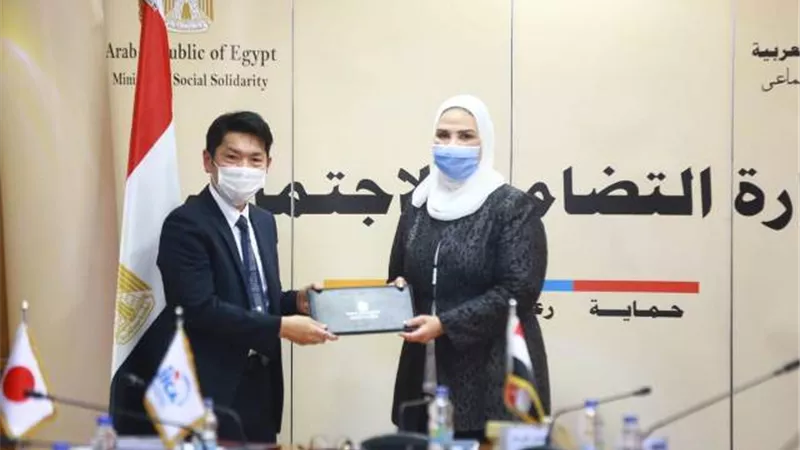 القباج والسفير اليابانى بالقاهرة يشهدان تسليم أدوات الوقاية من عدوى كورونا والمعدات الأساسية لـ 300 حضانة