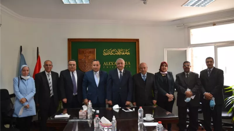 رئيس جامعة الإسكندرية يستقبل فريق الهيئة القومية لضمان جودة التعليم والاعتماد