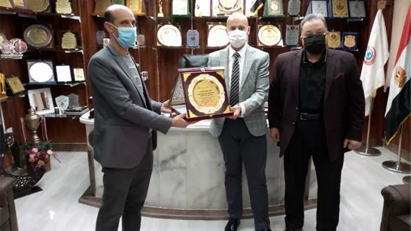 الأورمان تكرم وكيل وزارة الصحة بالشرقية