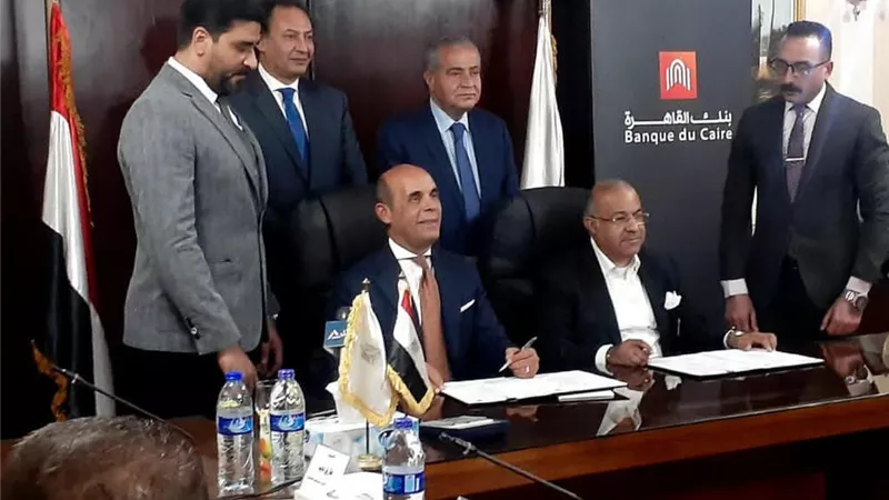 وزير التموين يفتتح أول مكتب للسجل التجاري بالبنوك المصرية