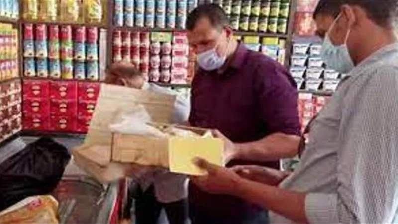 ضبط نصف طن سكر و٥٠ لتر زيت مجهول المصدر في حملات تموينية مفاجئة بالعاشر من رمضان