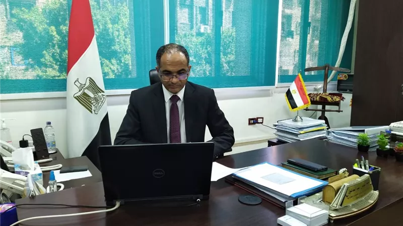 نائب وزير الإسكان يبحث مع السفير البريطاني التعاون في مجالات مياه الشرب والصرف الصحي