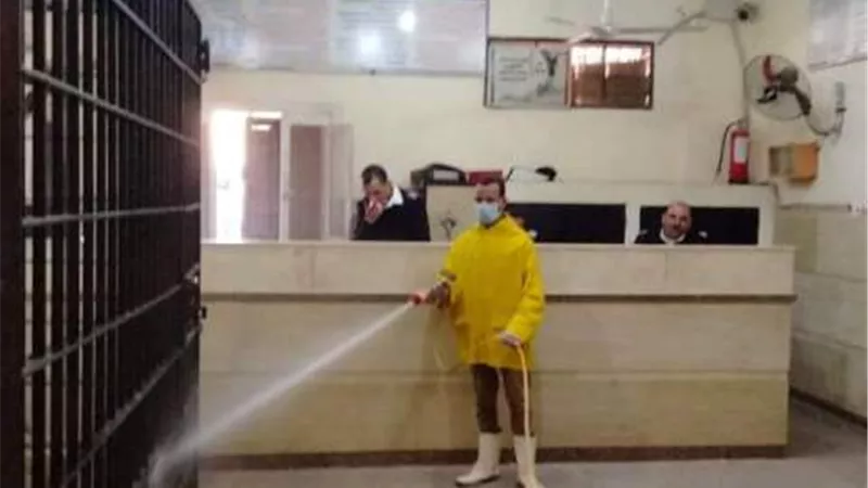 حملات مكثفة للنظافة والتجميل والإنارة فى مدن وقرى سوهاج.. بالصور