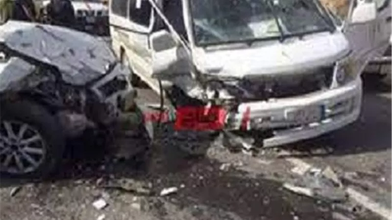 اصابة ٧ مواطنين في تصادم ملاكي و ميكروباص بالسويس