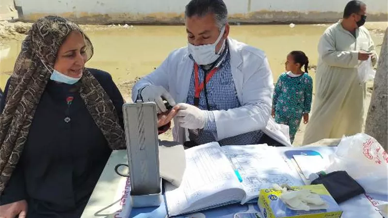 علاج 1527 مواطنا بالمجان في قافلة طبية بالشرقية