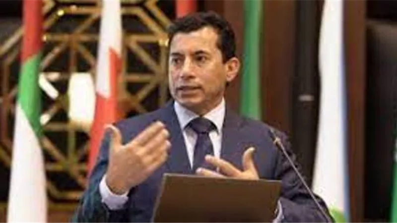 وزير الشباب والرياضة يشهد بروفات حفل 