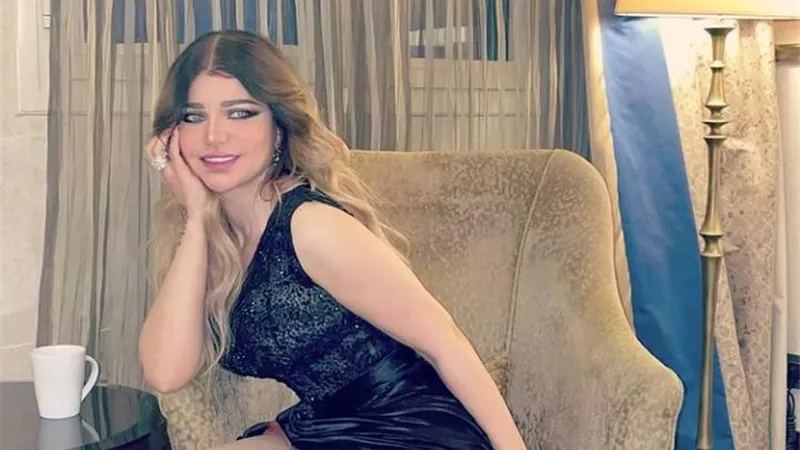 بالأسود .. ياسمين الخطيب تبهر متابعيها بإطلالة رقيقة