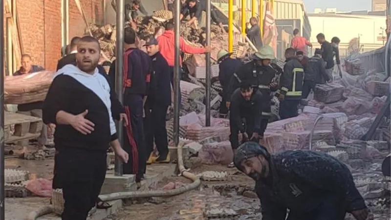 الدفاع المدنى يسيطر على حريق بمصنع كرتون فى مدينة بدر.. بالصور