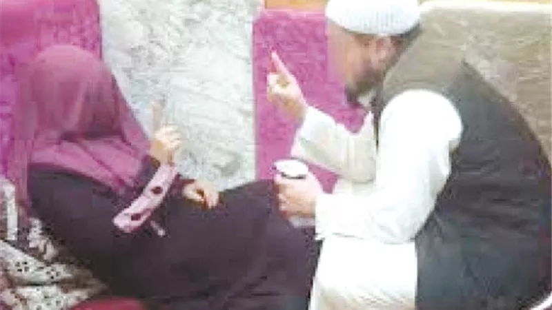 استدرجا الزوج بحجة علاج الابن.. وخلصا عليه ليخلو لهما الجو!