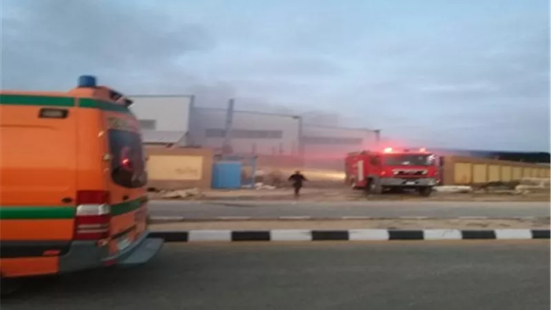 السيطرة علي حريق بمصنع ملابس بالمنطقة الصينية بالسخنة