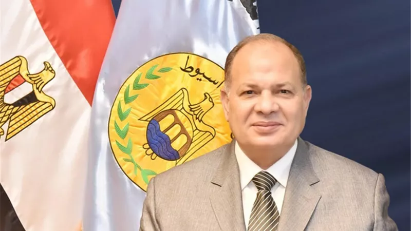 محافظ أسيوط: مد ساعات العمل بمراكز تطعيم لقاح كورونا خلال شهر رمضان