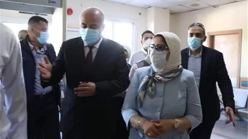 وزيرة الصحة تتفقد مستشفى قفط المركز