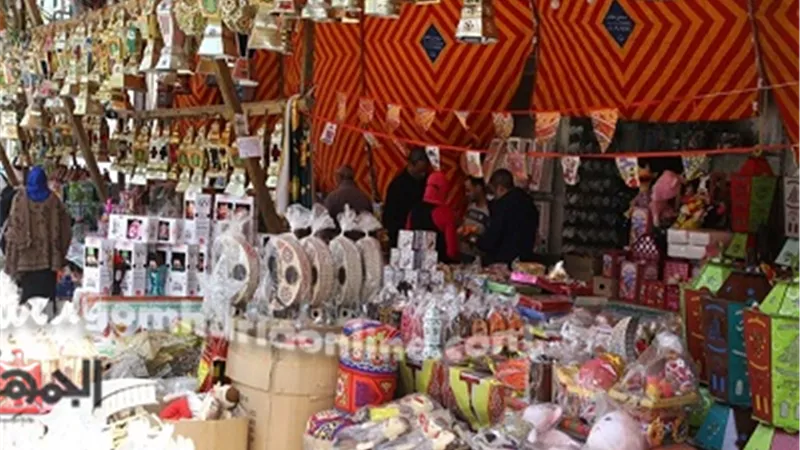 توافر سلع رمضان بالأسواق يفتح شهية الاقبال على شوادر الياميش والبلح والفوانيس