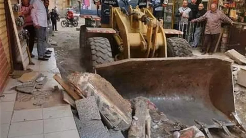 رفع ١٥٧ إشغال طريق و٢٥ إعلان غير مرخص ومصادرة ٢٢ شيشه خلال حملات لبلبيس وفاقو