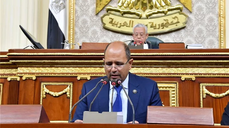 جبالى يحيل عددا من مشروعات القوانين للجان المختصة