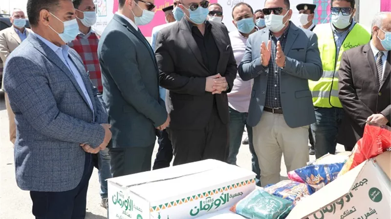 محافظ بني سويف يستقبل قافلة مساعدات 