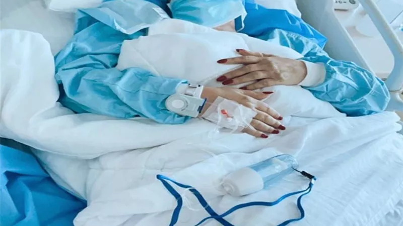 بعد إجرائها عملية جراحية لمدة ساعتين.. ابنة فيفى عبده تعلن خروجها من غرفة العمليات