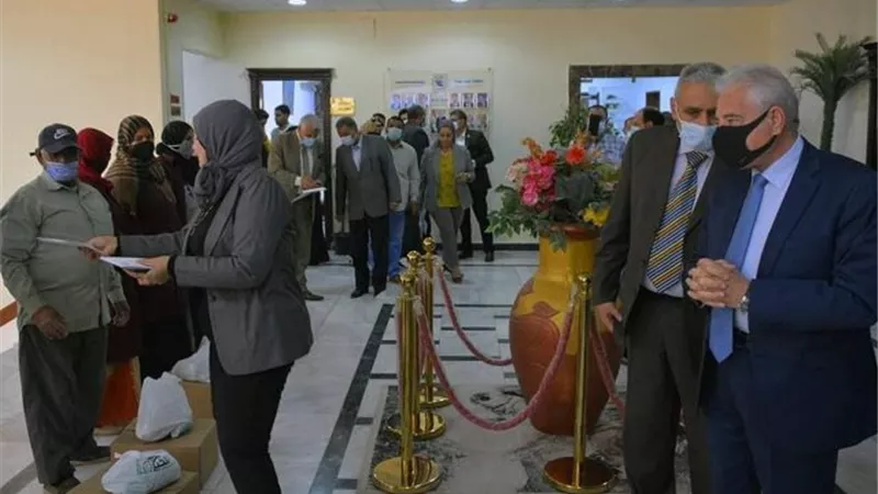 فوده يهنىء عمال النظافة بطور سيناء بقدوم شهر رمضان المبارك.. بالصور