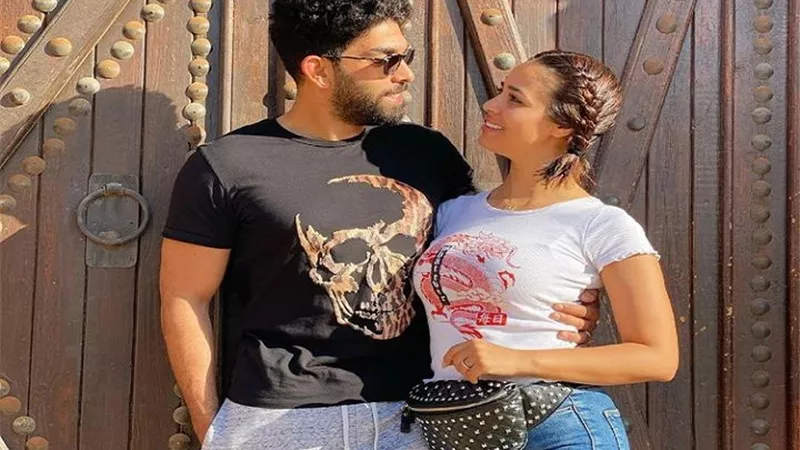 بكلمات رومانسية .. رنا سماحه تخطف الأنظار برفقة زوجها