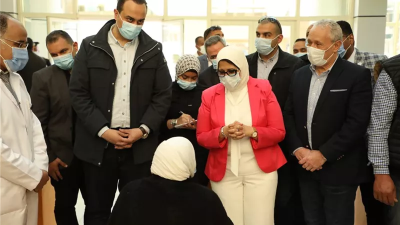 وزيرة الصحة تتفقد مستشفى العديسات المركزى بالأقصر وقسم العزل