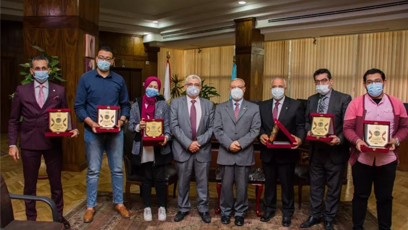 رئيس جامعة طنطا يكرم طلاب المراكز الأولى بمسابقة ريادة الأعمال