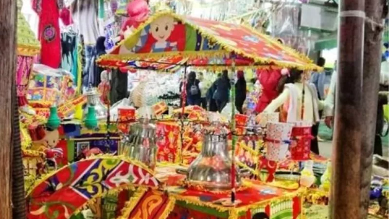 أجواء رمضانية تكسو شوارع الإسماعيلية بزينة المخيمية وحبال النور ..صور