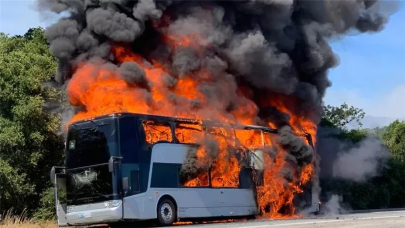 حريق حافلة سياحية فى بانكوك يتسبب فى مصرع 5 أشخاص وإصابة 12 اخرين