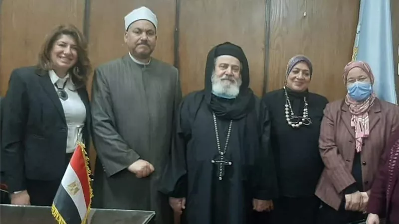 بيت العائلة المصرية باسيوط ينعي القس بيتر توفيق