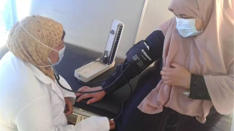 الكشف وتقديم العلاج لـ 200 مواطناً بزاوية الناويه