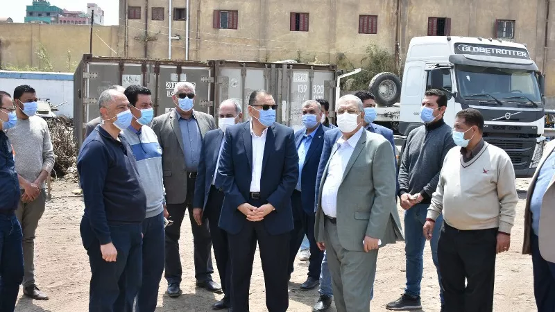 دعم منظومة النظافة بالشرقية بمعدات قيمتها ٩ ملايين جنية