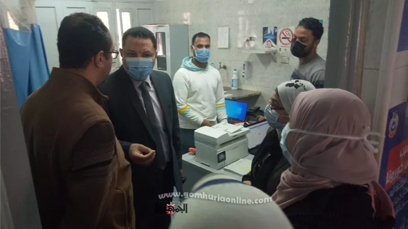 مدير صحة المنوفية يتابع تطعيم المواطنين بمراكز لقاح كورونا في أولي أيام شهر رمضان المبارك