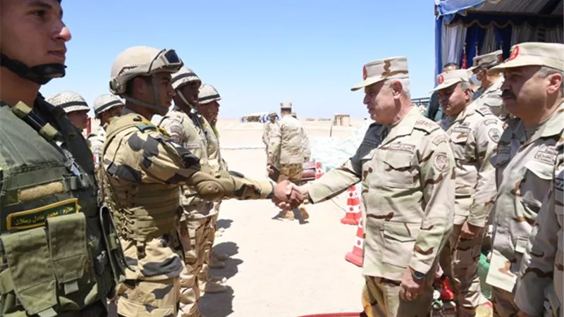 بالصور... رئيس أركان حرب القوات المسلحة يشهد المشروع التدريبى 
