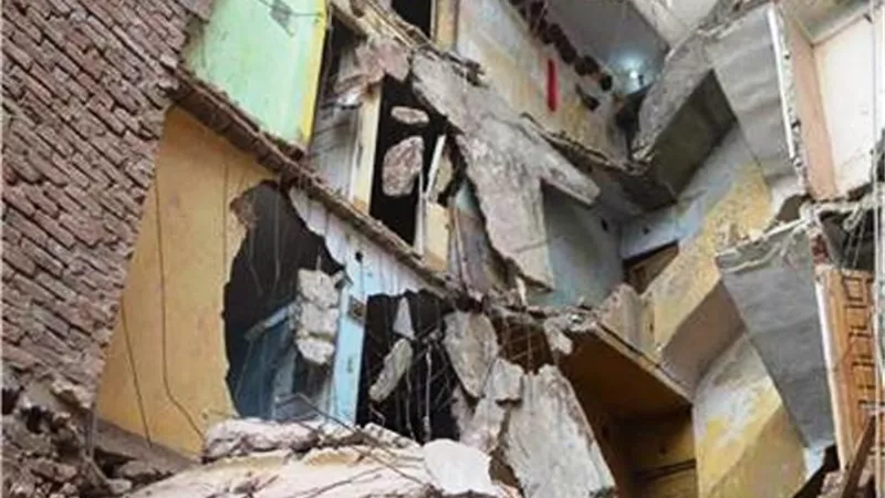 مصرع شقيقين وإصابة اثنين آخرين فى حادث انهيار منزل بابو تشت