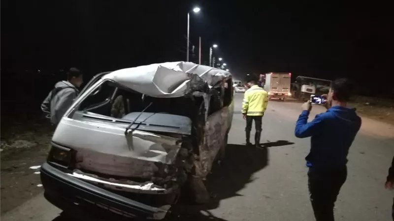 إصابة ٦ أشخاص فى تصادم سيارة بطريق دمنهور _ دسوق