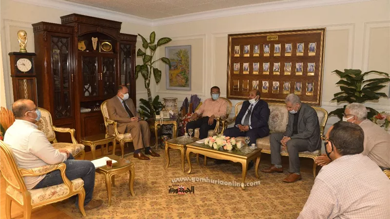محافظ أسيوط يلتقي وفد شركة كهرباء مصر الوسطى لدعم وتنفيذ المشروعات