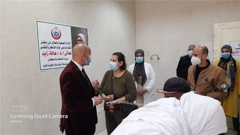 وكيل وزارة الصحة بالشرقية يتفقد مراكز تطعيم المواطنين بلقاح كورونا فى العاشر من رمضان
