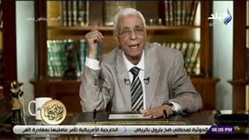 حسام موافي يكشف أسهل طريقة لعلاج ارتجاع المرئ: «بلاش عشاء».. فيديو