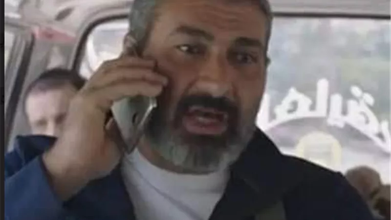 ياسر جلال يكشف سر الموبايل المقلوب في 
