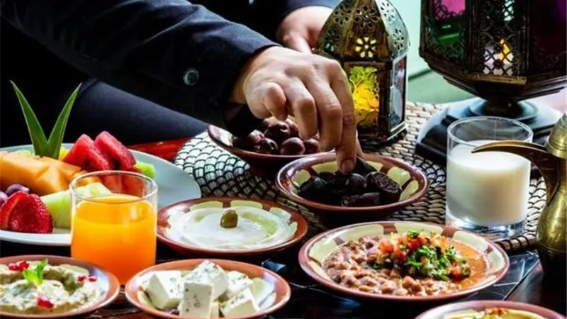 بالفيديو.. استشاري يكشف عن طريقة لعدم الإحساس بالعطش أثناء الصيام