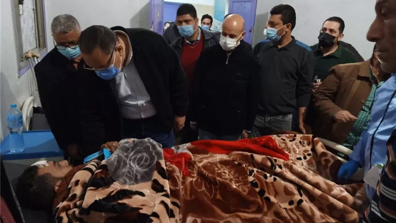 وكيل الصحة بالشرقية يتابع حادث قطار منيا القمح ويدفع بـ٣٣ سيارة اسعاف