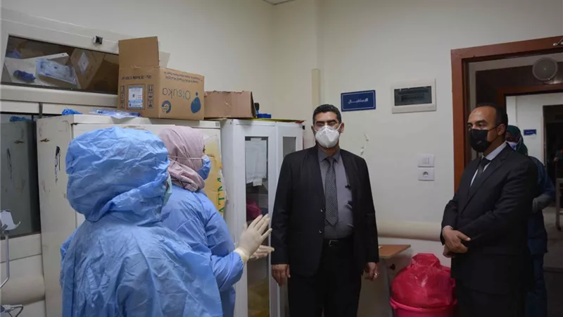 نائب محافظ المنيا يطمئن على جاهزية المستشفيات فى جولة ميدانية