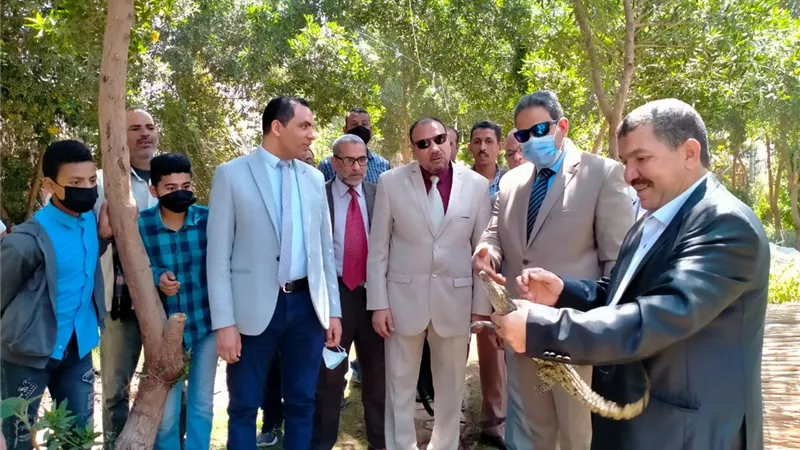 نائب رئيس جامعة الأزهر يتفقد التطورات بمشتل مركز المنتجات الزراعية