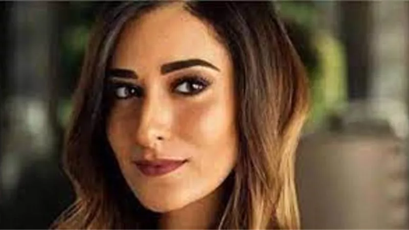 أمينة خليل: 