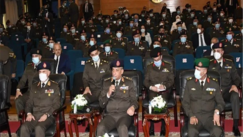 القائد العام للقوات المسلحة يشهد مناقشة البحث الرئيسى لأكاديمية ناصر العسكرية العليا