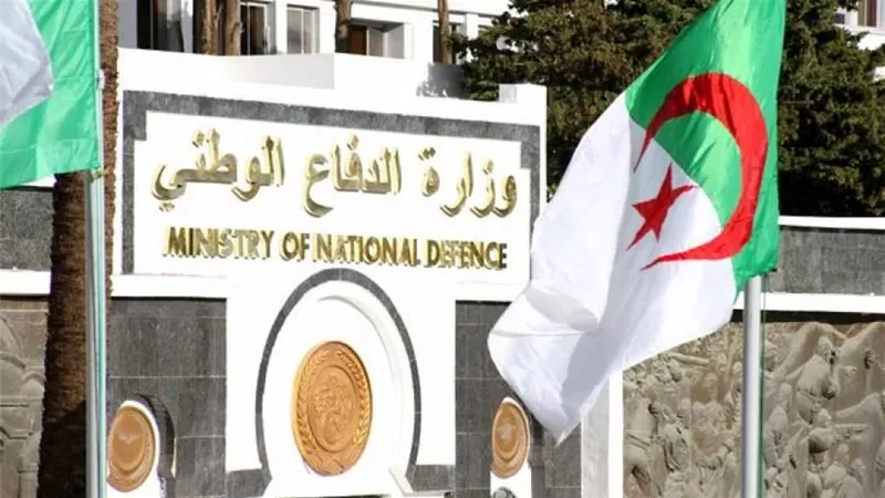 الدفاع الجزائرية: إرهابي مطلوب يسلم نفسه للسلطات العسكرية