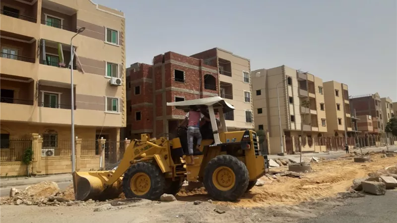 رئيس جهاز مدينة الشروق يلتقي ممثلي سكان منطقة النوادي ويلبي مطلبهم