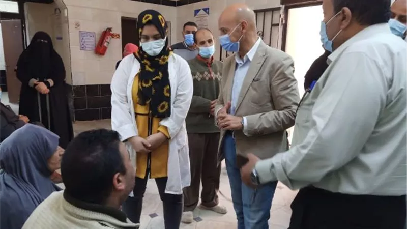 وكيل وزارة الصحة يفاجئ العاملين فى مستشفى كفرصقر.. بالصور