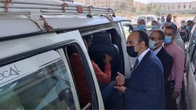 نائب محافظ المنيا يتفقد مواقف السيارات للتأكد من تطبيق الاجراءات الاحترازية ضد كورونا..صور