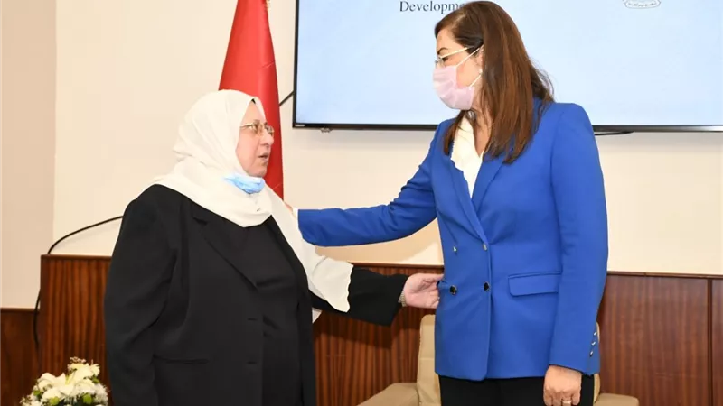 وزيرة التخطيط والتنمية الاقتصادية: الترابط داخل الأسرة محور مهم في بناء شخصية مستقرة
