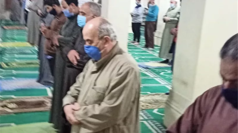 التزام مساجد كفرالشيخ بالاجراءات الاحترازية في رابع صلاة القيام